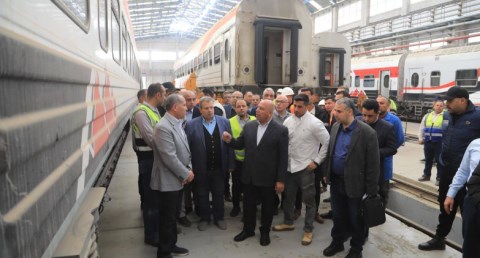 وزير النقل يجري جولة تفقدية هامة بورش صيانة السكك الحديدية بكل من أبو غاطس والفر