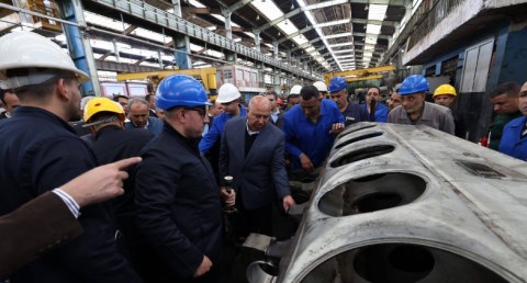 وزير النقل يتفقد ورش إيرماس المتخصصة في عمرة وصيانة جرارات السكك الحديدية