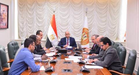 وزير العمل يتابع الاستعدادات الخاصة بالانتخابات النقابية العمالية