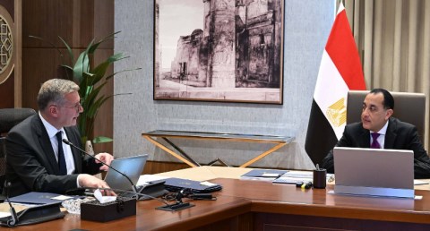 رئيس الوزراء يستعرض مستجدات عددٍ من مشروعات وملفات عمل وزارة البترول