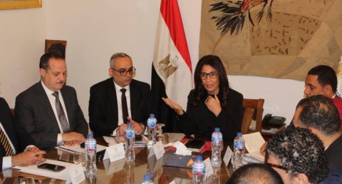 وزيرة الثقافة تعقد اجتماعًا موسعًا مع قيادات الوزارة ورؤساء القطاعات لوضع ملامح الفترة المقبلة