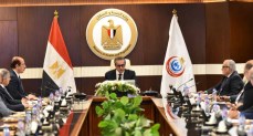 وزير الصحة يناقش تحقيق الاستدامة المالية للهيئة العامة للتأمين الصحي