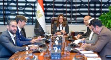 وزيرة التنمية المحلية تعقد اجتماعاً مع قيادات الوزارة لمتابعة ملفات العمل