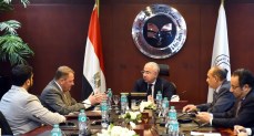  هيئة الاستثمار تبحث مع شركة جارديان جلاس خطط توسع الشركة في مصر