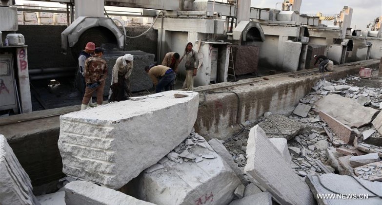 وزير الصناعة مع محافظ القاهرة ورئيس اتحاد الصناعات 