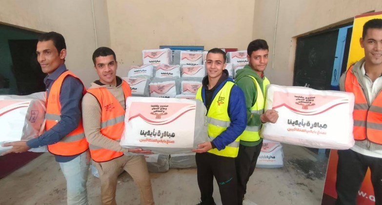 صندوق مكافحة الإدمان يسلم دفعة جديدة من منتجات المتعافين من الإدمان من تصنيع الملابس الجاهزة لبنك الكساء بعدد 1150 قطعة ملابس ضمن مبادرة "بأيدينا"