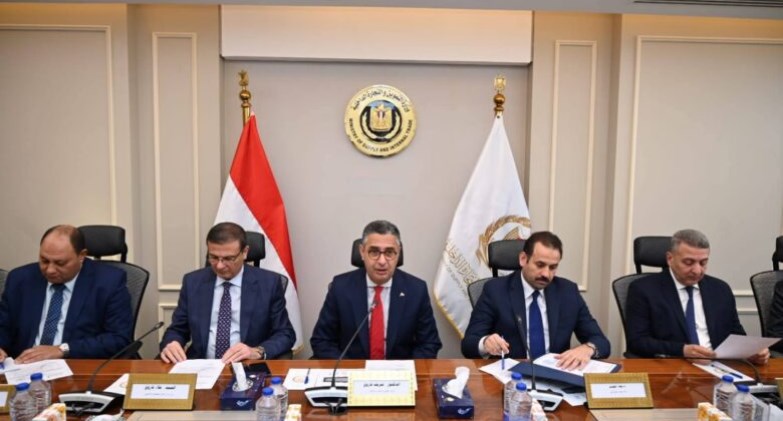 وزيرا التموين والزراعة ورئيس جهاز مستقبل مصر يبحثون مستقبل صناعة السكر