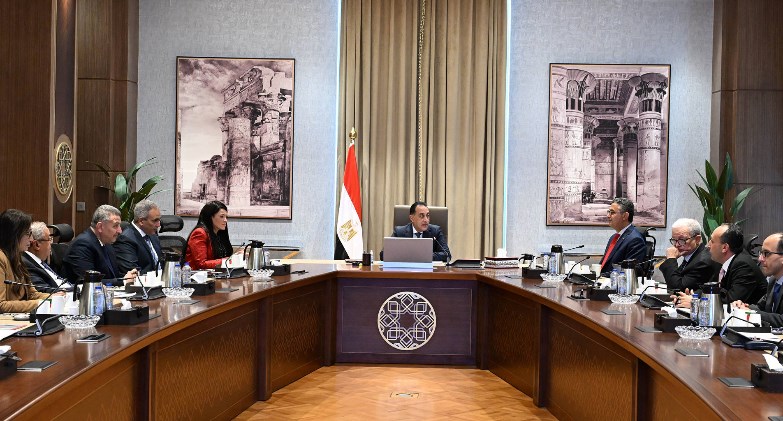 رئيس الوزراء يتابع خطط إعادة الهيكلة وتطوير الأداء المالي للهيئة العامة للسلع التموينية 