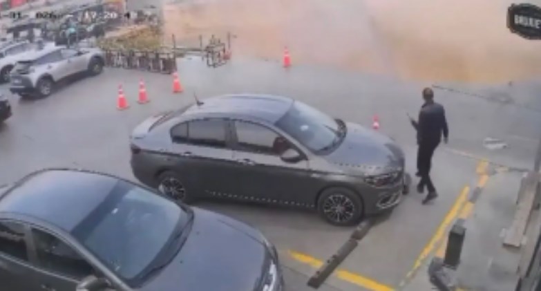 هبوط أرضي يبتلع محطة وقود في التجمع الخامس 