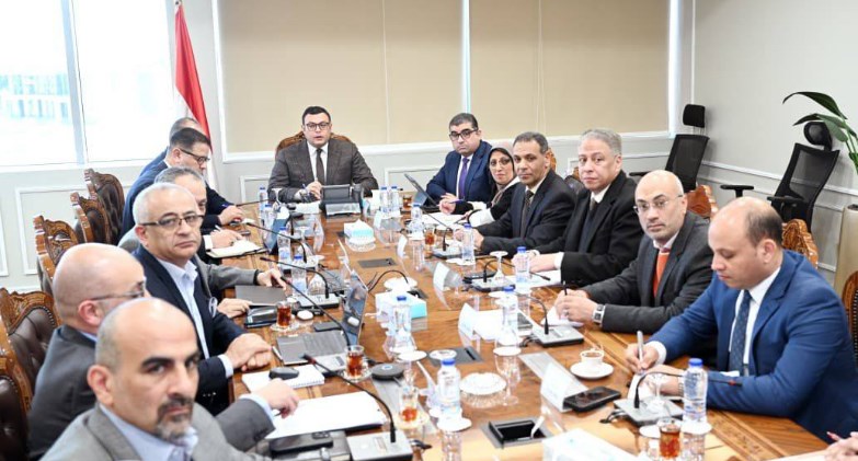 وزير الإسكان يبحث مع مسؤولي "سيتي إيدج" تطوير وتشغيل الشواطئ بالعلمين الجديدة