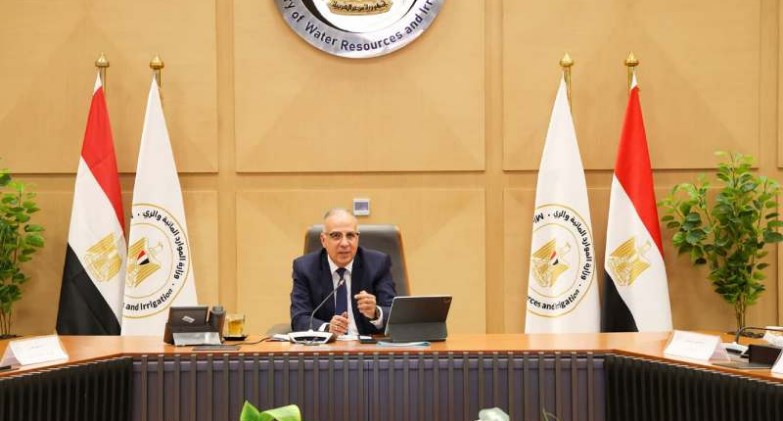 جانب من اجتماع وزير الرى