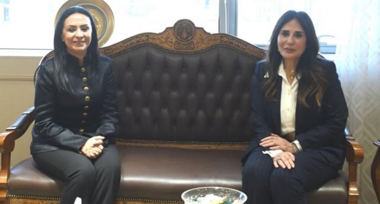 وزيرة التضامن الاجتماعي تهنيء وزيرة الإسكان عقب أداء اليمين الدستورية