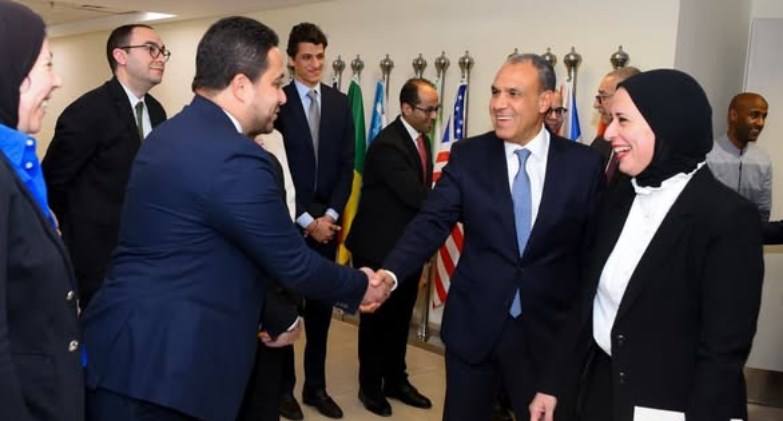 وزير الخارجية يتفقد سير العمل بقطاع التعاون الدولي 