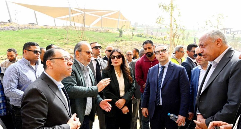 وزيرة الإسكان تقوم بجولة موسعة بمشروع "حدائق تلال الفسطاط"