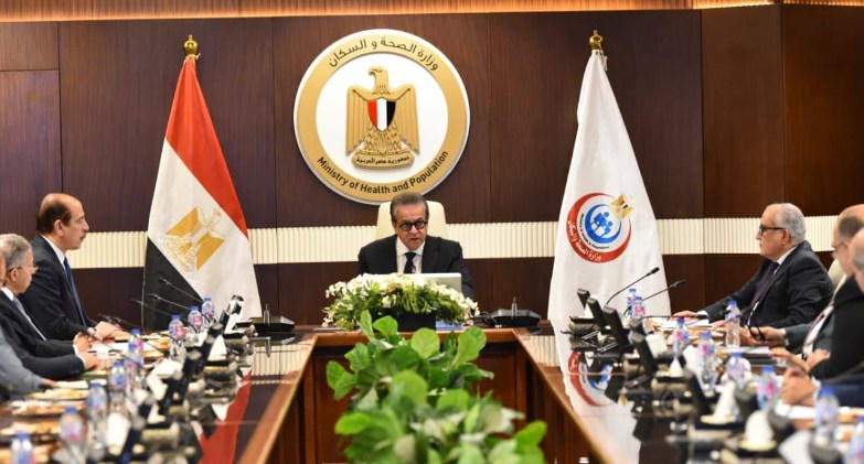 وزير الصحة يناقش تحقيق الاستدامة المالية للهيئة العامة للتأمين الصحي