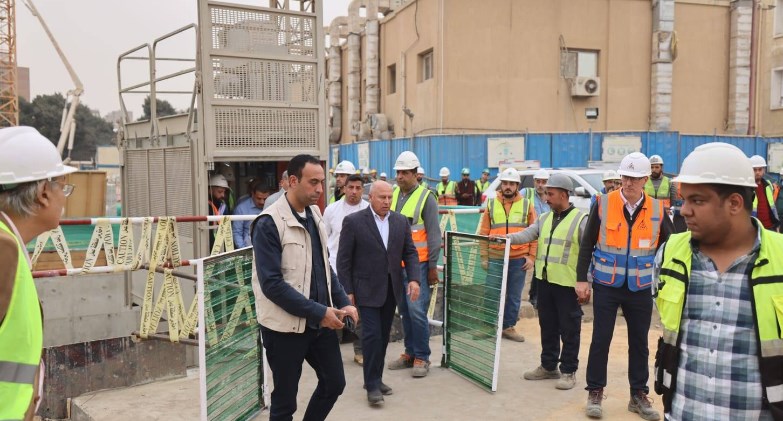 بيان عن حدوث كسر في ماسورة مياه وهبوط أرضي بجوار أحد العقارات بمنطقة مصر القديمة