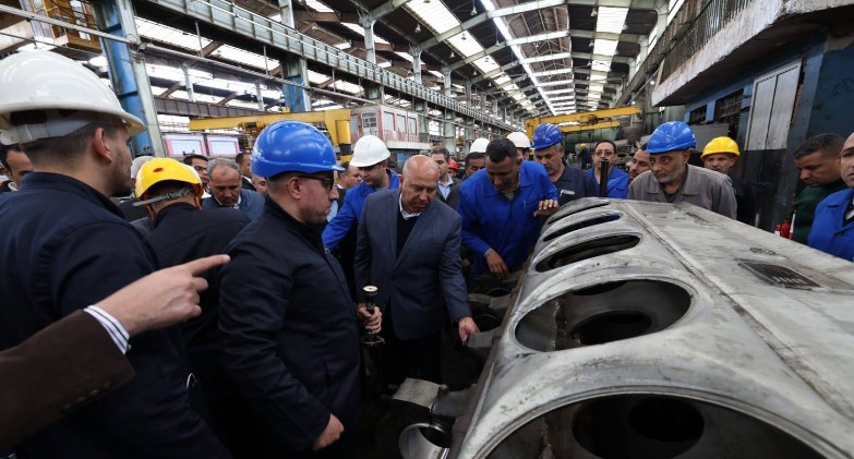 وزير النقل يتفقد ورش إيرماس المتخصصة في عمرة وصيانة جرارات السكك الحديدية