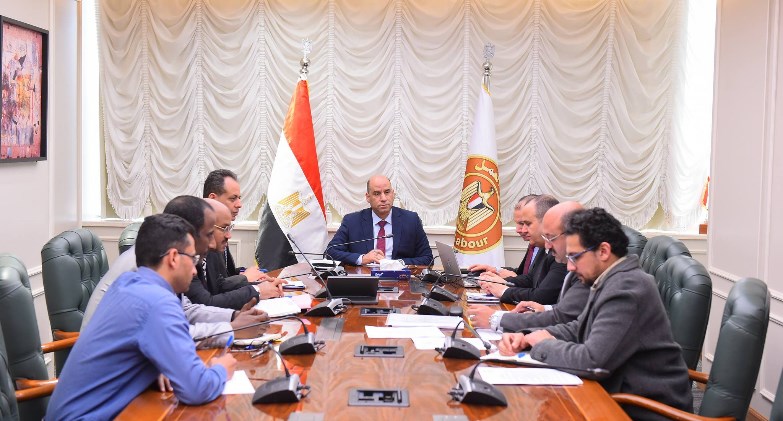 وزير العمل يتابع الاستعدادات الخاصة بالانتخابات النقابية العمالية