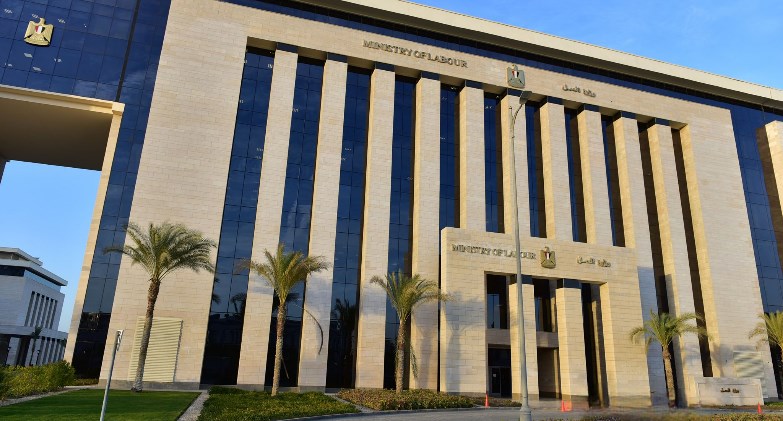  وزارة العمل: التفتيش على 2476 منشأة يعمل بها 62,196 عاملًا خلال أسبوع