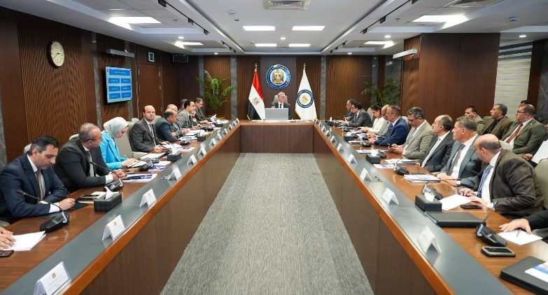  ميناء الحمراء البترولي يبدأ نشاط تخزين وتداول البترول الخام لحساب الغير