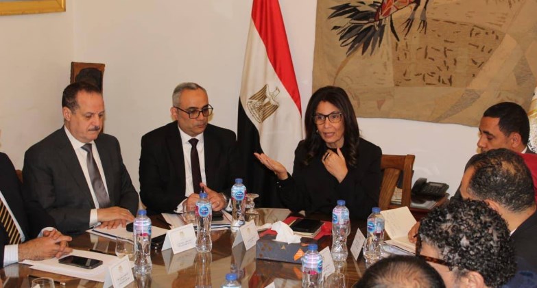 وزيرة الثقافة تعقد اجتماعًا موسعًا مع قيادات الوزارة ورؤساء القطاعات لوضع ملامح الفترة المقبلة