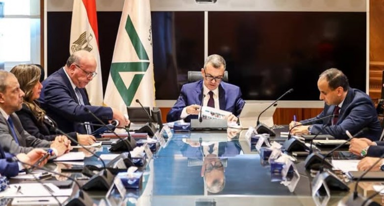 اجتماع بنك الاستثمار القومي