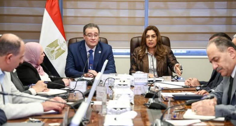 منال عوض مع رئيس الجهاز المركزي للتنظيم والإدارة 