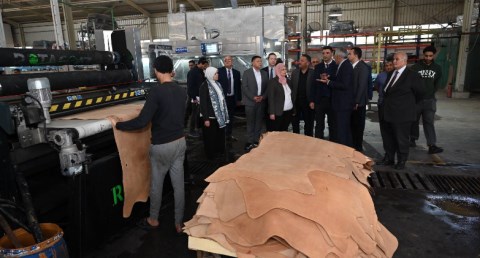 وزير الصناعة يزور مدينة الجلود بالروبيكي ويتفقد مدبغتين و3 مصانع للمنتجات