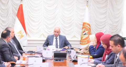 وزير العمل يبحث مع وفد شركة ليوني مصر الألمانية لتصنيع ضفائر السيارات فتح أسواق عمل جديدة