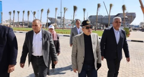  أسامة ربيع يتفقد شركة ترسانة جنوب البحر الأحمر