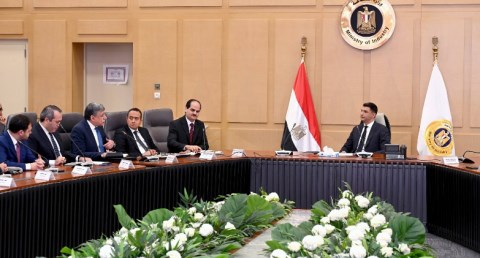 وزير الصناعة يجتمع بمصنعي السيراميك والبورسلين لبحث تحديات القطاع وسبل حلها 