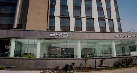 مان دريم وكيل بي واي دي في مصر تفتتح مركزها التكنولوجي الثاني بالقاهرة الجديدة وتبدأ تسليم سياراتها بشرق القاهرة