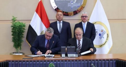 وقيع عقد تطوير ميناء السخنة لتعزيز حركة التجارة الإقليمية والدولية