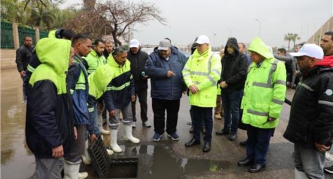 رفع  تراكمات مياه الأمطار من الشوارع
