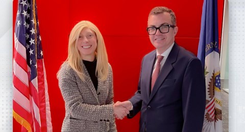 وزير التخطيط يلتقي مسؤولين من المؤسسات الدولية بواشنطن لبحث مواجهة التحديات والضغوط