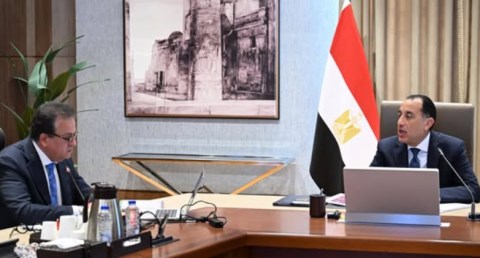  رئيس الوزراءمع وزير الصحة والسكان