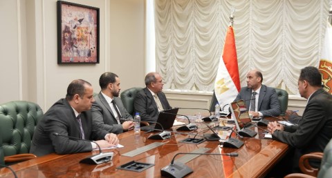  وزير العمل يبحث مع رئيس الجامعة البريطانية بالقاهرة تأهيل الشباب لسوق العمل الإيطالي