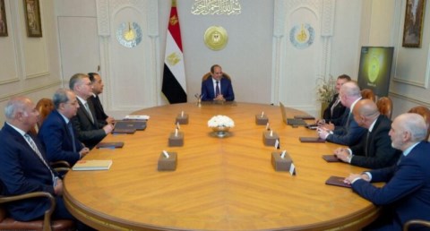 الرئيس يستقبل نائب رئيس شركة إكسون موبيل العالمية