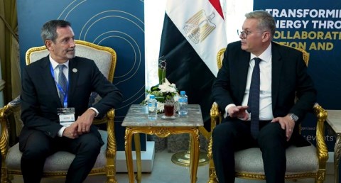 وزير البترول يبحث مع شلمبرجير العالمية في تطبيق الحفر الأفقي لزيادة الإنتاج البترولي