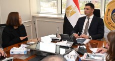 وزير الصناعة يبحث مع جنرال موتورز خططها التوسعية لصناعة السيارات في مصر