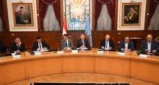 وزير الصناعة ومحافظ القاهرة يعقدان حواراً مع مستثمري منطقة شق الثعبان الصناعية