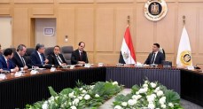 وزير الصناعة يجتمع بمصنعي السيراميك والبورسلين لبحث تحديات القطاع وسبل حلها 