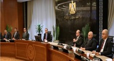 بحضور وزراء .. رئيس الوزراء يعقدُ اجتماعًا مع رؤساء الغرف الصناعية والتجارية