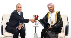 وزير الخارجية يبحث مع نظيره العُماني في مسقط مسار التصعيد العسكري الراهن وسبل خفضه