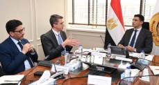 وزير الصناعة يبحث مع وفد البنك الدولي ومؤسسة التمويل الدولية سبل دعم المشروعات الصناعية 