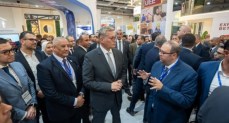 وزير البترول يتفقد أجنحة الشركات المشاركة في مؤتمر إيجبس 2026