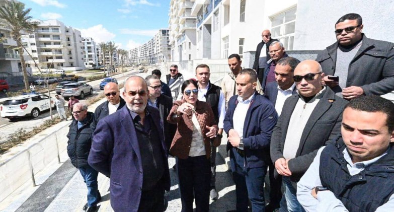 وزيرة الإسكان تتفقد كومباند "مزارين" بمدينة العلمين الجديدة