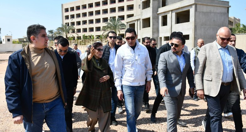 وزير الشباب والرياضة ومحافظ الإسكندرية يتفقدان منتدى الشباب بأبو قير