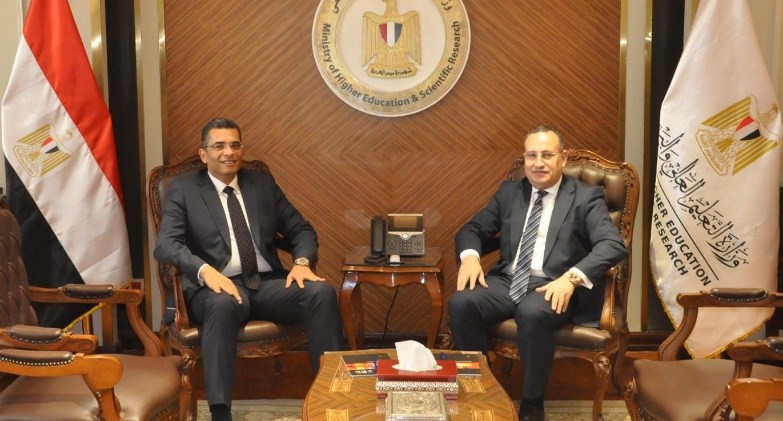 وزير التعليم العالي ومحافظ البحر الأحمر يبحثان التعاون بين الجامعات والمحافظة