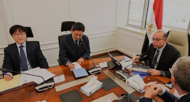 وزير الاستثمار والتجارة الخارجية يلتقي القائم بأعمال سفارة كوريا الجنوبية بالقاهرة 